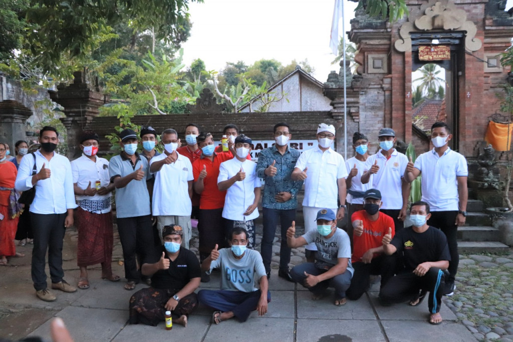 Wabup Suiasa Kunjungi Usaha Budidaya Madu Kele-Kele "Tegal Sari" di  Mambal Abiansemal